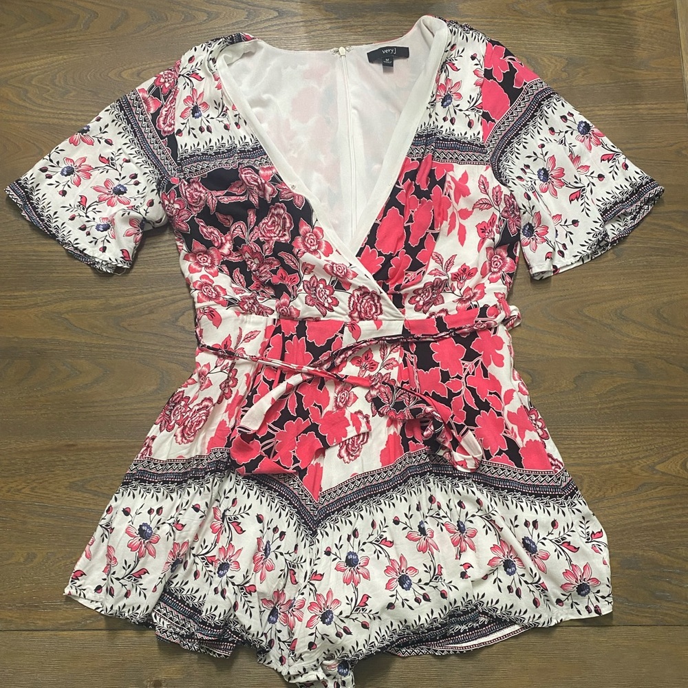 Very J- Romper Size M